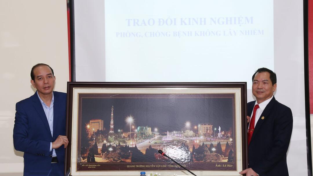 Đoàn công tác Sở Y tế Hưng Yên thăm, trao đổi kinh nghiệm chuyên môn tại Sở Y tế tỉnh Hà Nam