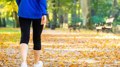 Có nhất thiết phải đi bộ đủ 10.000 bước mỗi ngày để giảm nguy cơ bệnh tật?