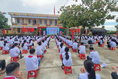 Hưởng ứng Ngày Tránh thai Thế giới: Trường THCS Minh Khai phối hợp với Chi cục Dân số và trẻ em tỉnh Hưng Yên tổ chức truyền thông giáo dục sức khỏe sinh sản vị thành niên.