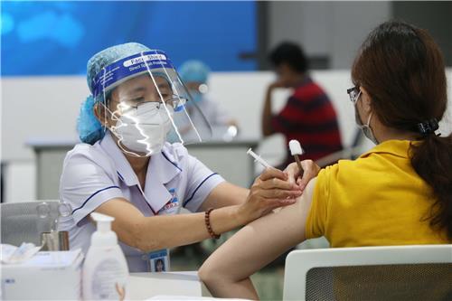 Chiều 16/1: Đã tiêm hơn 168 triệu liều vaccine phòng COVID-19; Có 34 tỉnh, thành bao phủ đủ 2 liều cho trẻ từ 12-17 tuổi - Ảnh 1.