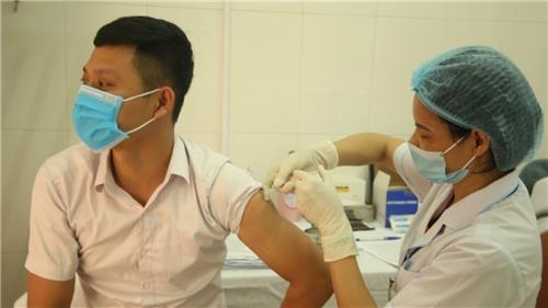 Sáng 27/4: Chỉ còn 620 ca COVID-19 nặng; Trước 1/6 phải hoàn thành cập nhật xác thực thông tin tiêm chủng - Ảnh 1.
