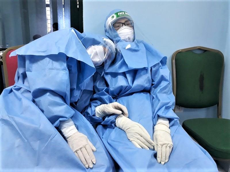 Cần làm gì để giữ chân người ở lại, ngăn‘làn sóng” thôi việc, bỏ việc của nhân viên y tế? - Ảnh 6.