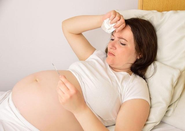 Chuyên gia khuyến cáo: Phụ nữ mang thai dễ bị tiền sản giật khi trời lạnh giá - Ảnh 1.