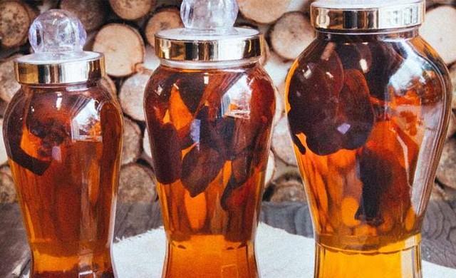 7 người bị ngộ độc nghi do uống rượu - Ảnh 1.