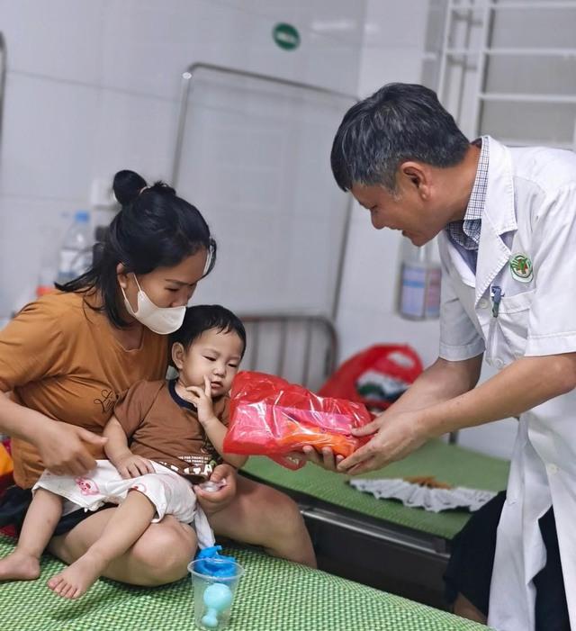 Công tác xã hội trong y tế đóng góp tích cực trong việc chăm sóc toàn diện cho người bệnh - Ảnh 3.