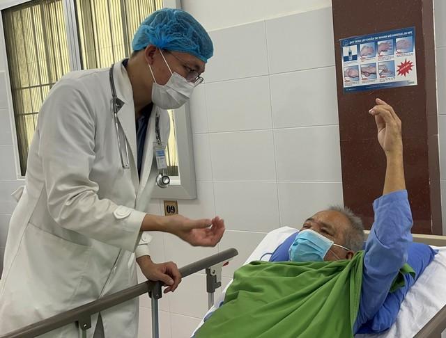 Đau ngực nhiều lần, cảnh báo nhồi máu cơ tim và đột quỵ  - Ảnh 1.