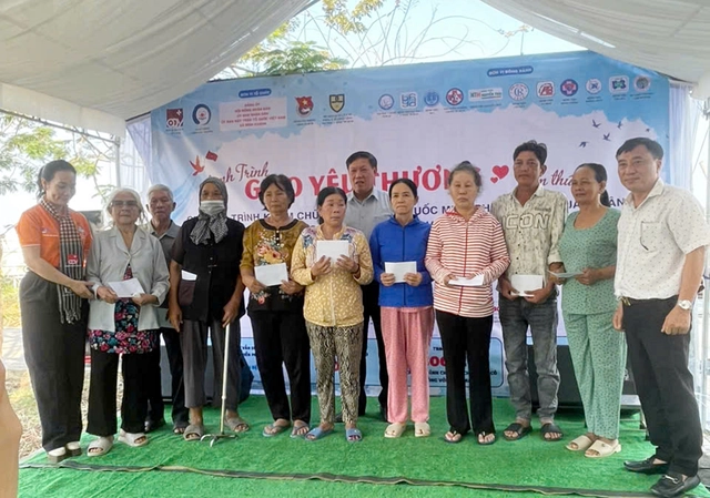 Thứ trưởng Bộ Y tế Đỗ Xuân Tuyên: Chung tay chăm sóc sức khỏe người dân, để mọi nhà đều có Tết ấm