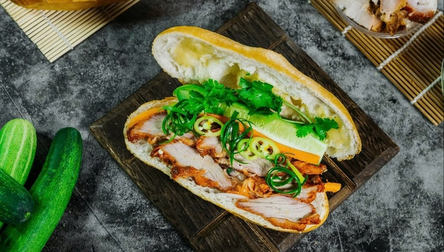 Đã có 22 người nhập viện nghi ngộ độc sau ăn bánh mì tại tiệm A.C