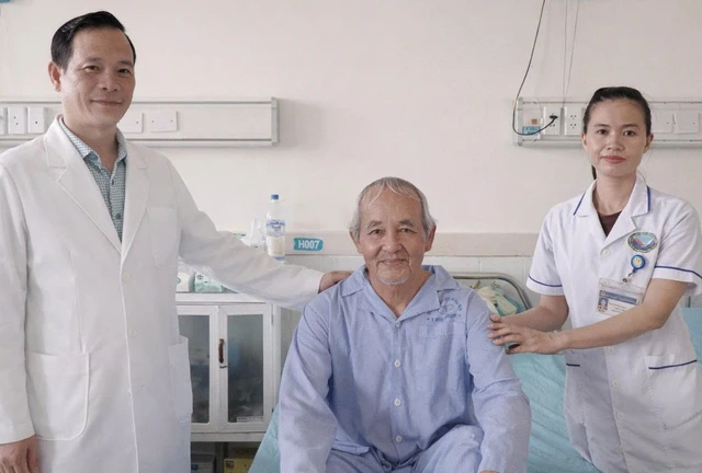 Mang khối u hơn 40 năm, cụ ông 72 tuổi được phẫu thuật thành công