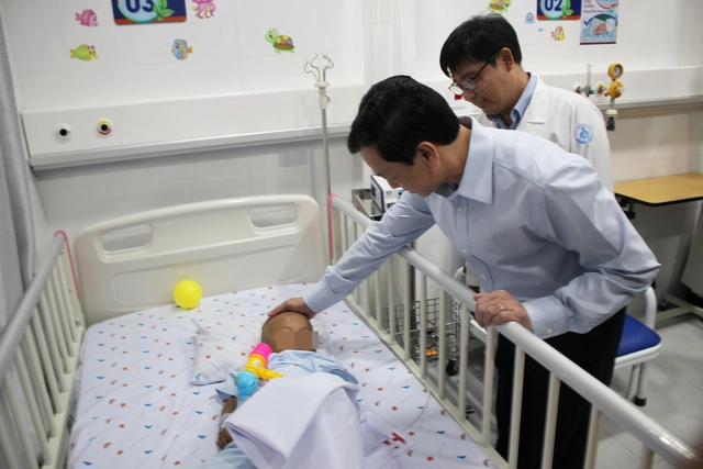 Thứ trưởng Bộ Y tế Nguyễn Tri Thức: 'Đừng để trẻ bị bạo hành rồi mới vào cuộc'
