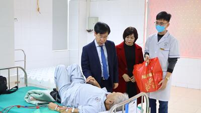 Bệnh viện đa khoa Vũ Thư tổ chức tặng quà, động viên bệnh nhân chạy thận nhân dịp Tết Nguyên đán 2026