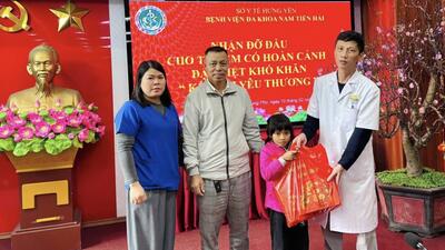 Bệnh viện Đa khoa Nam Tiền Hải nhận đỡ đầu trẻ em có hoàn cảnh đặc biệt khó khăn dịp giáp Tết