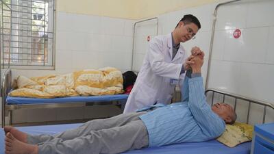 Trưởng khoa Phục hồi chức năng: Tấm gương điển hình tiên tiến trong học tập và làm theo Bác