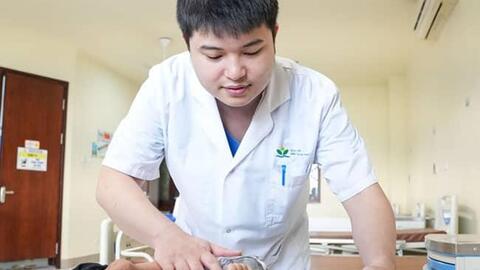 6 tháng sau khi bị chó nhà cắn, trẻ 14 tuổi mắc bệnh dại, tính mạng nguy kịch