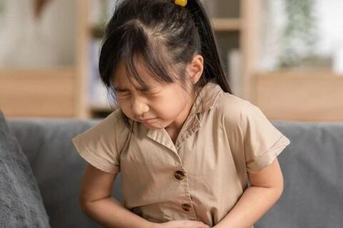 Cách xử trí khi trẻ bị đau bụng, nôn ói tại nhà