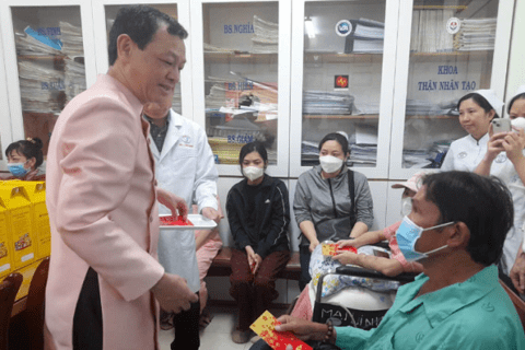 Chăm lo Tết trong bệnh viện hạng đặc biệt: Khi nhân viên y tế làm ‘người giữ Xuân’ cho bệnh nhân