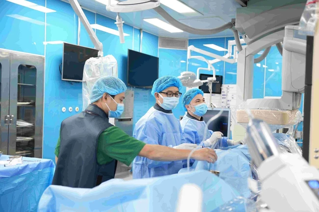 Cấp cứu thành công sản phụ dân tộc Dao băng huyết nặng sau sinh bằng kỹ thuật nút mạch hiện đại