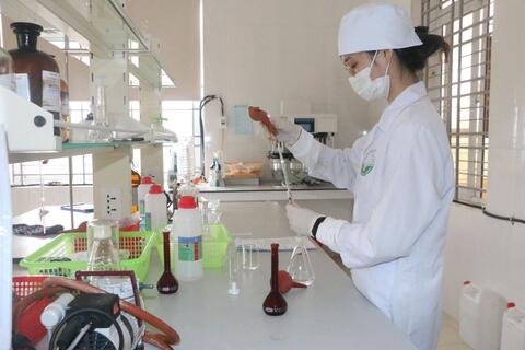 Bộ Y tế đề nghị siết kiểm nghiệm, tăng giám sát sản phẩm sữa, dinh dưỡng cho trẻ