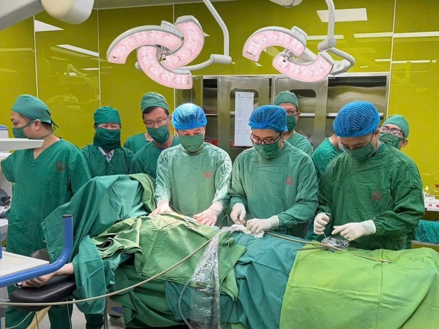 Kích hoạt báo động đỏ liên viện cứu sống thanh niên bị vết thương thấu ngực nguy kịch