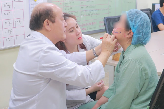 Tìm lại nụ cười cho người phụ nữ sau hơn 4 thập kỷ liệt mặt