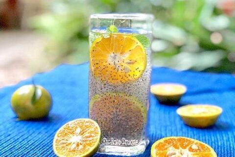 5 công thức nước ‘giải độc’ từ hạt chia