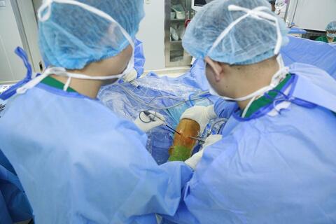 Dùng mẹo dân gian chữa gout, người đàn ông đối mặt nguy cơ tàn phế