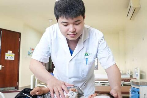 6 tháng sau khi bị chó nhà cắn, trẻ 14 tuổi mắc bệnh dại, tính mạng nguy kịch