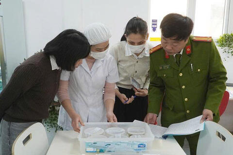 Kiểm tra công tác bảo đảm an toàn thực phẩm đối với Chi nhánh Công ty cổ phần Acecook Việt Nam tại Hưng Yên