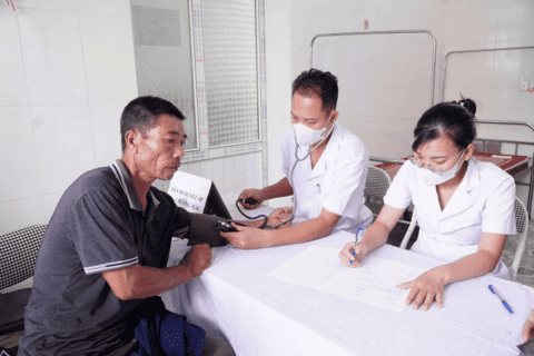 Trạm Y tế xã Thư Vũ khám sức khỏe miễn phí, lập hồ sơ quản lý cho người có công với cách mạng, thân nhân liệt sỹ năm 2026