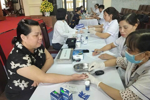 Hơn 250 cán bộ, công chức, viên chức và người lao động xã Triệu Việt Vương  được khám sức khoẻ định kỳ miễn phí