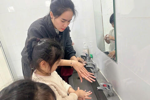 Ngày Thế giới rửa tay với xà phòng 15/10: Rửa tay bằng xà phòng - biện pháp đơn giản giúp phòng bệnh