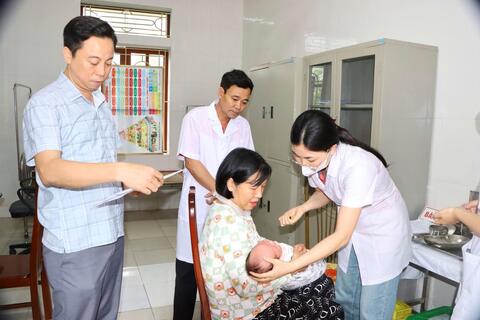 Phóng sự ảnh “Đồng hành cùng tuyến cơ sở”