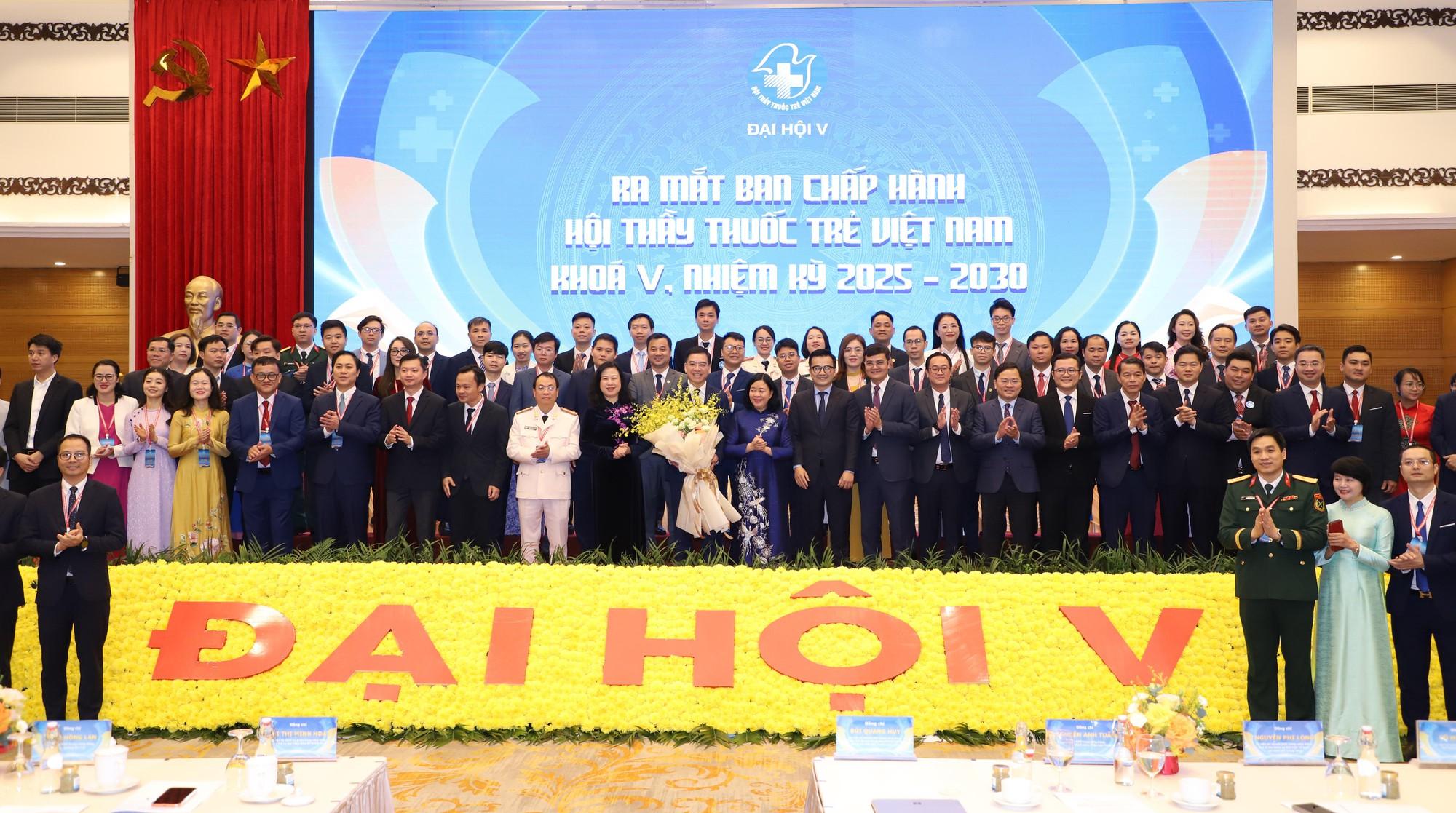 Thầy thuốc trẻ phải là lực lượng nòng cốt trong sự dịch chuyển từ chữa bệnh sang phòng bệnh- Ảnh 5. Thầy thuốc trẻ phải là lực lượng nòng cốt trong sự dịch chuyển từ chữa bệnh sang phòng bệnh- Ảnh 5.