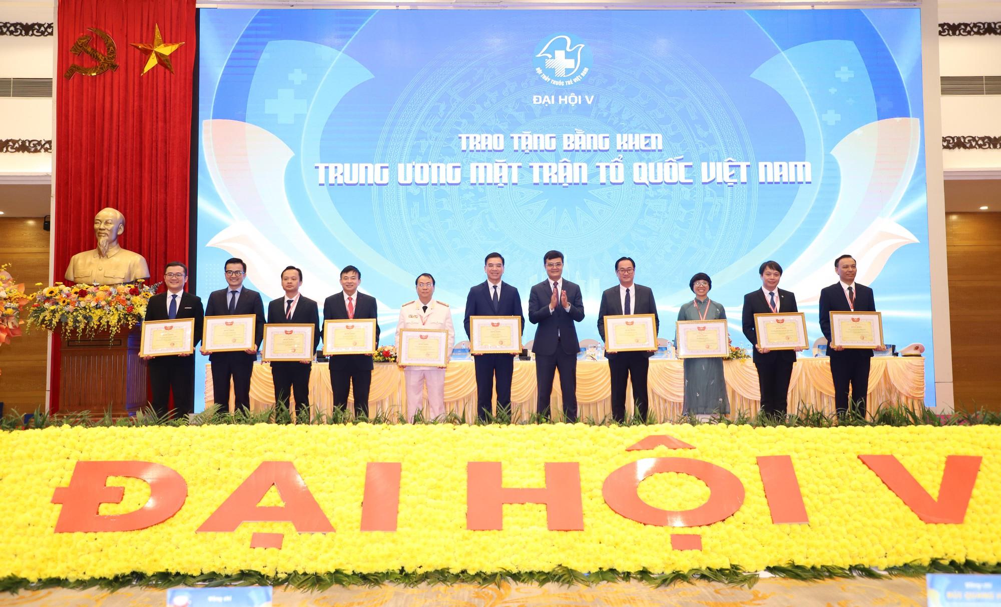 Thầy thuốc trẻ phải là lực lượng nòng cốt trong sự dịch chuyển từ chữa bệnh sang phòng bệnh- Ảnh 6. Thầy thuốc trẻ phải là lực lượng nòng cốt trong sự dịch chuyển từ chữa bệnh sang phòng bệnh- Ảnh 6.