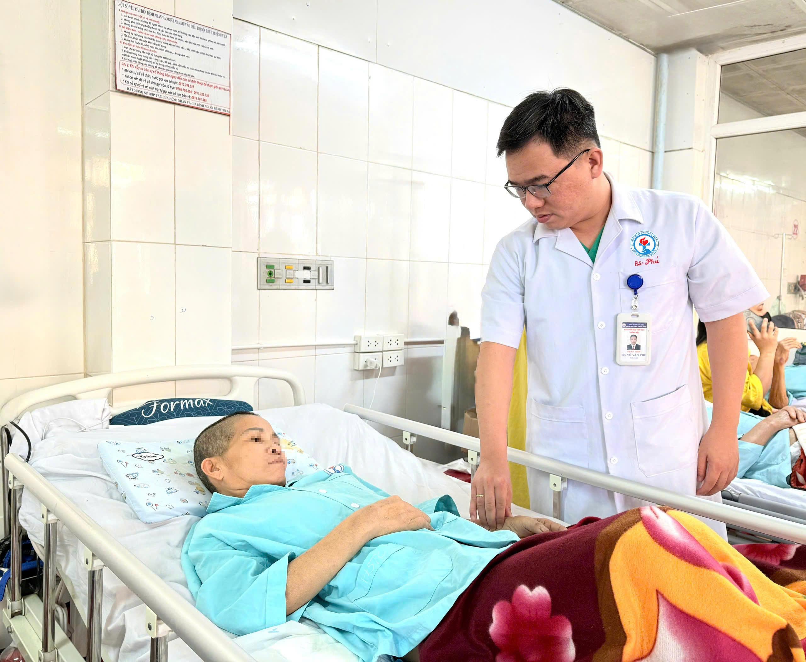 Cứu người phụ nữ đột quỵ não nguy kịch vượt qua lằn ranh sinh tử- Ảnh 1. Cứu người phụ nữ đột quỵ não nguy kịch vượt qua lằn ranh sinh tử- Ảnh 1.