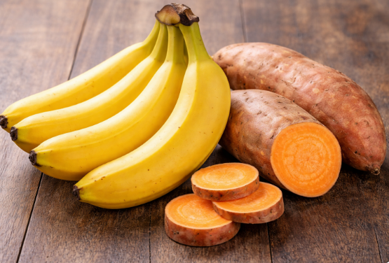 Chuối hay khoai lang: Loại nào tốt hơn cho đường huyết và kiểm soát cân nặng?- Ảnh 1. Chuối hay khoai lang: Loại nào tốt hơn cho đường huyết và kiểm soát cân nặng?- Ảnh 1.