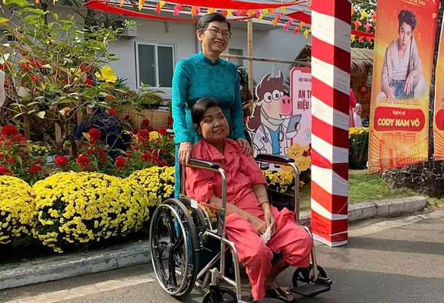 Chăm lo Tết trong bệnh viện hạng đặc biệt: Khi nhân viên y tế làm ‘người giữ Xuân’ cho bệnh nhân- Ảnh 4.