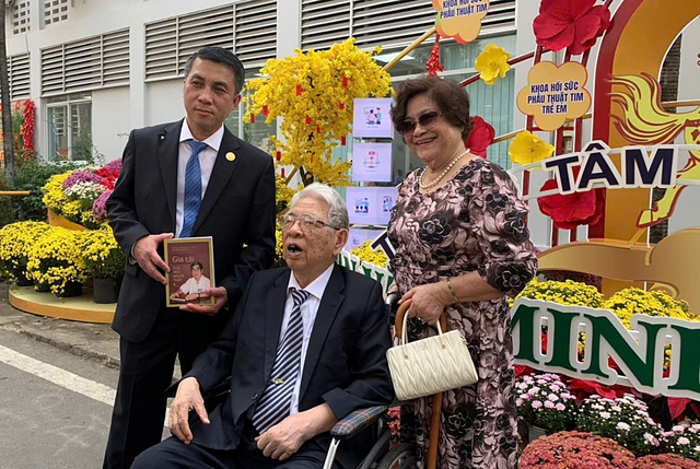 Chăm lo Tết trong bệnh viện hạng đặc biệt: Khi nhân viên y tế làm ‘người giữ Xuân’ cho bệnh nhân- Ảnh 2.