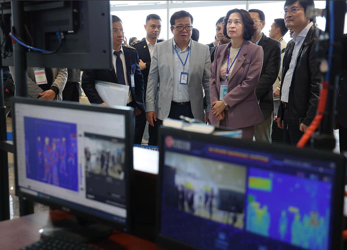 Bộ Y tế đề nghị tăng cường phối hợp truyền thông phòng, chống dịch tại cửa khẩu dịp Tết- Ảnh 1. Bộ Y tế đề nghị tăng cường phối hợp truyền thông phòng, chống dịch tại cửa khẩu dịp Tết- Ảnh 1.