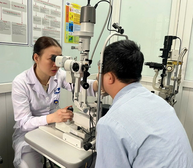 Chuyện nghề của nữ bác sĩ lặng lẽ 'giữ ánh sáng' cho người bệnh- Ảnh 2.