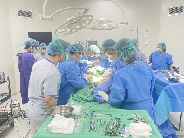 Tìm lại nụ cười cho người phụ nữ sau hơn 4 thập kỷ liệt mặt- Ảnh 3.