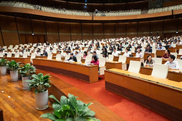 Phó Thủ tướng: Đẩy mạnh khám sức khỏe định kỳ, siết chặt an toàn thực phẩm- Ảnh 2.