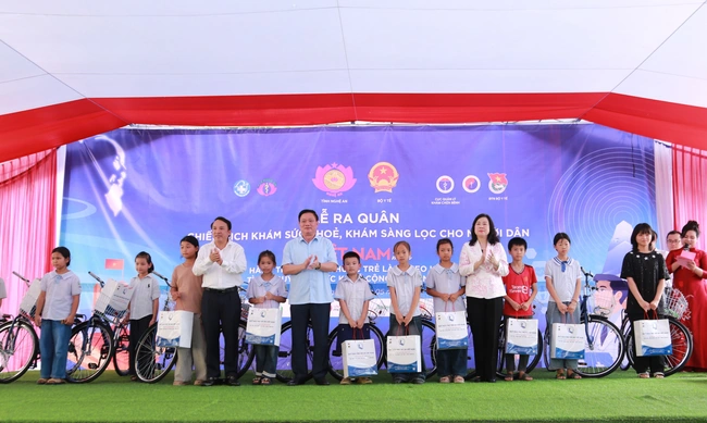 Bộ trưởng Đào Hồng Lan: Chăm sóc sức khỏe người dân từ sớm, từ xa và ngay tại cơ sở- Ảnh 2. Bộ trưởng Đào Hồng Lan: Chăm sóc sức khỏe người dân từ sớm, từ xa và ngay tại cơ sở- Ảnh 2.