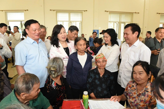 Bộ trưởng Đào Hồng Lan: Chăm sóc sức khỏe người dân từ sớm, từ xa và ngay tại cơ sở- Ảnh 4. Bộ trưởng Đào Hồng Lan: Chăm sóc sức khỏe người dân từ sớm, từ xa và ngay tại cơ sở- Ảnh 4.