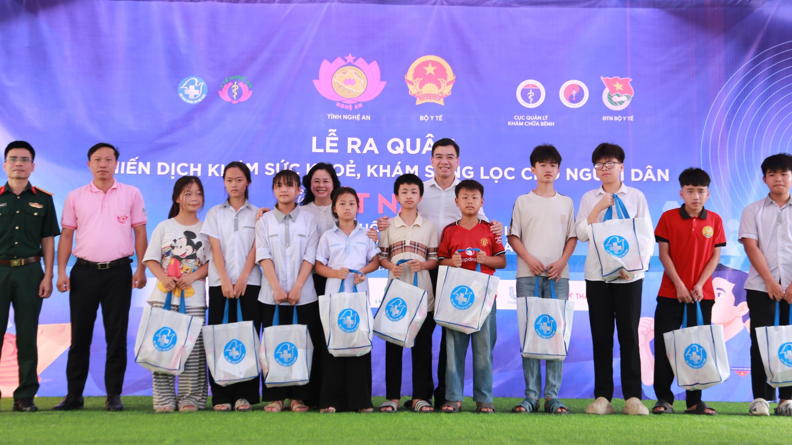 Bộ trưởng Đào Hồng Lan: Chăm sóc sức khỏe người dân từ sớm, từ xa và ngay tại cơ sở- Ảnh 8. Bộ trưởng Đào Hồng Lan: Chăm sóc sức khỏe người dân từ sớm, từ xa và ngay tại cơ sở- Ảnh 8.