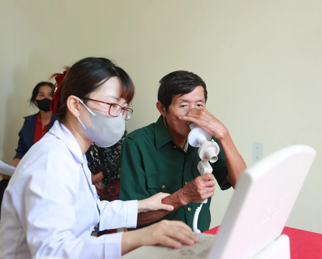 Bộ trưởng Đào Hồng Lan: Chăm sóc sức khỏe người dân từ sớm, từ xa và ngay tại cơ sở- Ảnh 12. Bộ trưởng Đào Hồng Lan: Chăm sóc sức khỏe người dân từ sớm, từ xa và ngay tại cơ sở- Ảnh 12.