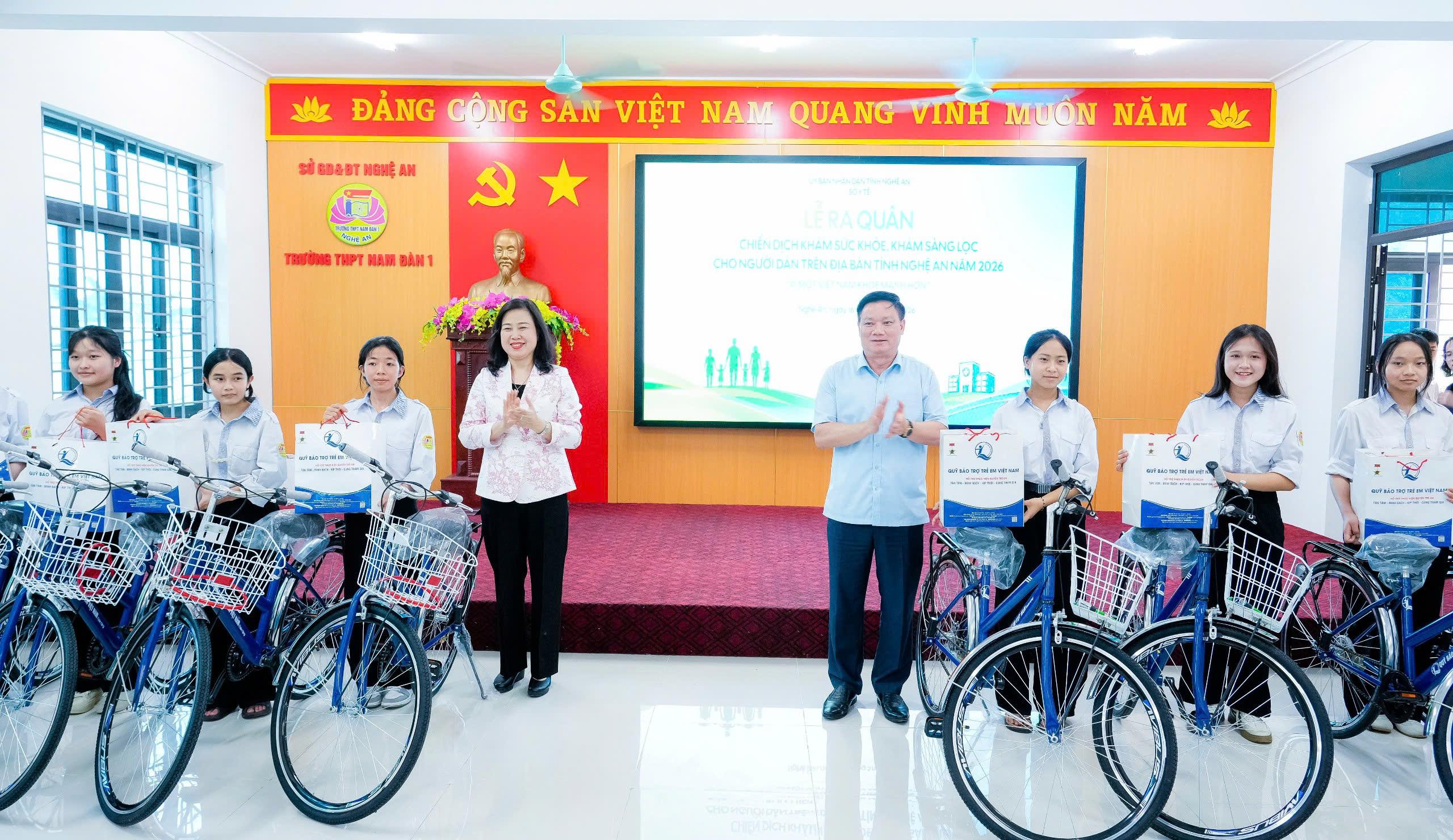 Bộ trưởng Đào Hồng Lan: Chăm sóc sức khỏe người dân từ sớm, từ xa và ngay tại cơ sở- Ảnh 7. Bộ trưởng Đào Hồng Lan: Chăm sóc sức khỏe người dân từ sớm, từ xa và ngay tại cơ sở- Ảnh 7.