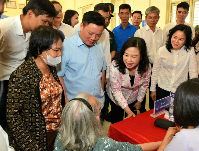 Bộ trưởng Đào Hồng Lan: Chăm sóc sức khỏe người dân từ sớm, từ xa và ngay tại cơ sở- Ảnh 5. Bộ trưởng Đào Hồng Lan: Chăm sóc sức khỏe người dân từ sớm, từ xa và ngay tại cơ sở- Ảnh 5.